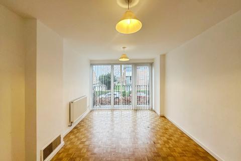 2 bedroom flat to rent, Spencer Court, Cherry Orchard, Stratford-upon-Avon, CV37