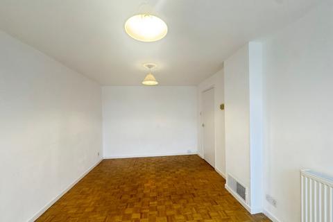 2 bedroom flat to rent, Spencer Court, Cherry Orchard, Stratford-upon-Avon, CV37