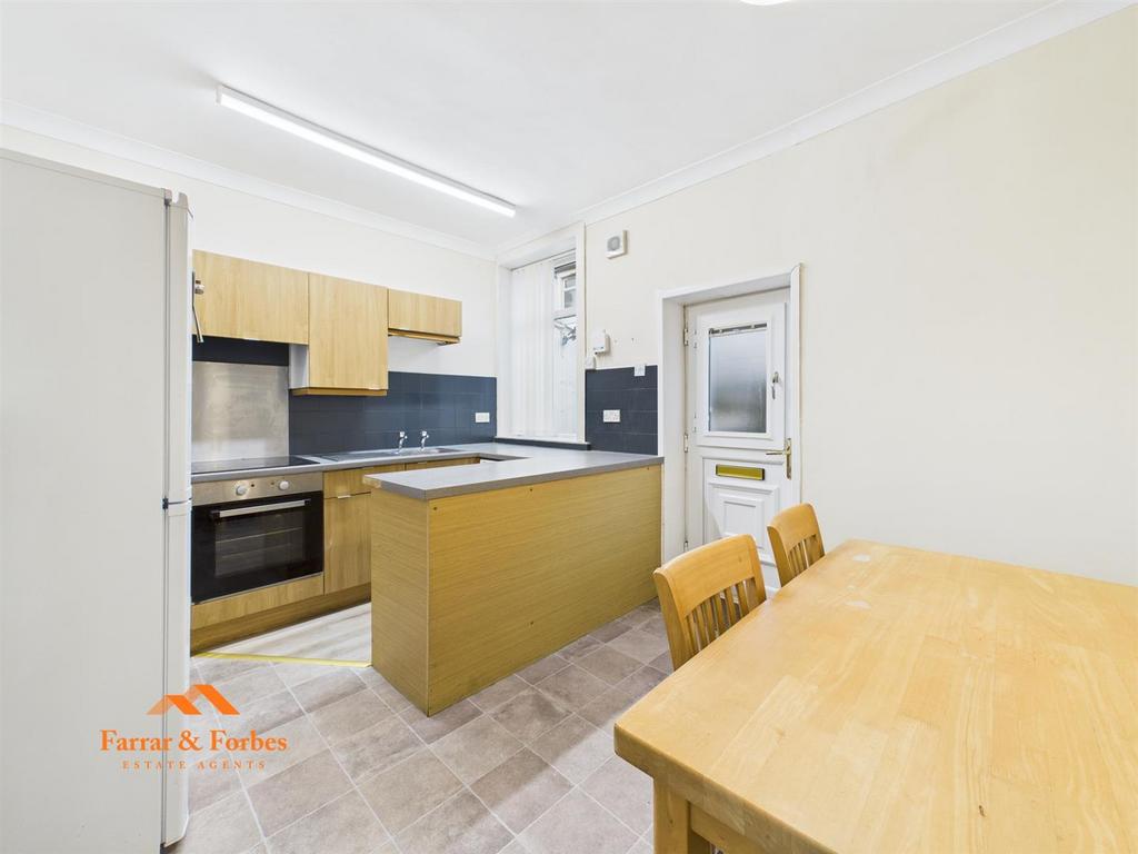 CAM03956 G0-PR0183-STILL008.jpg