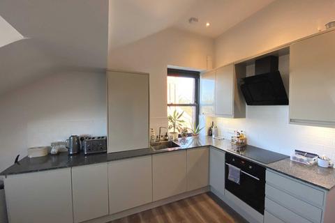 2 bedroom apartment to rent, Livingston Drive North, Liverpool L17