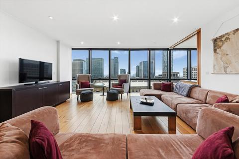 2 bedroom flat to rent, No. 1 West India Quay, Nr Canary Wharf, London, E14