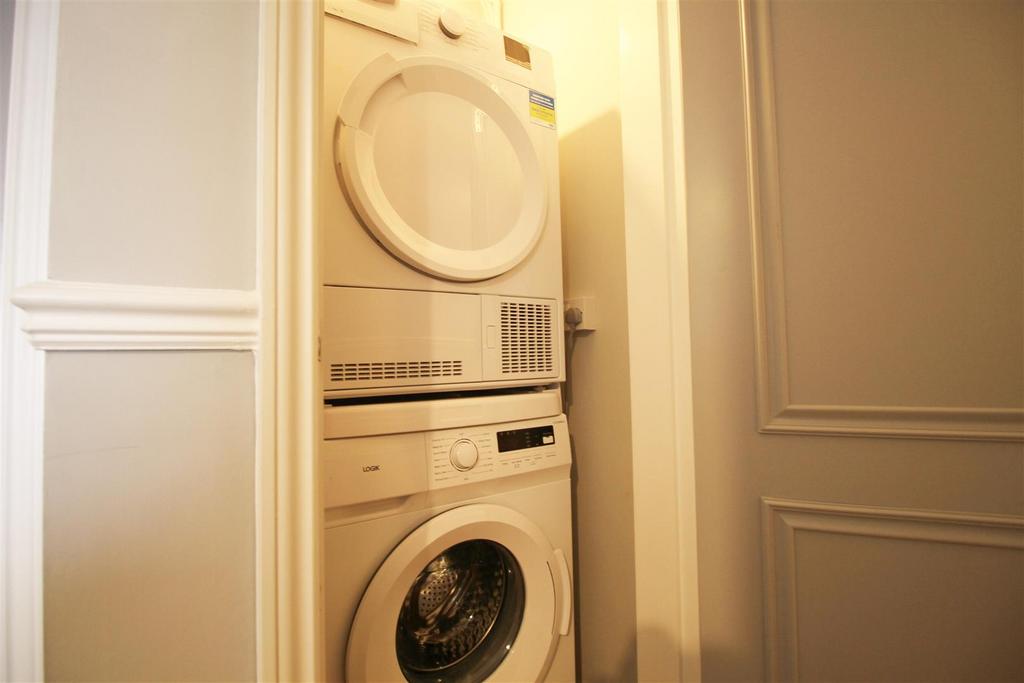 Washer drier in Pixio.jpg