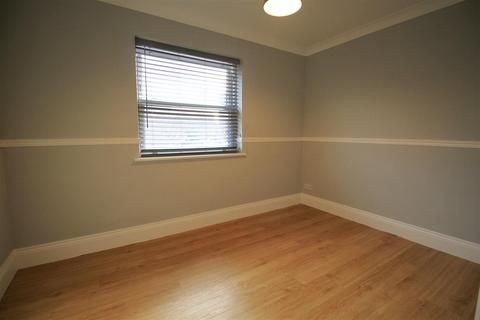 undefined, Cross Street, Sale M33