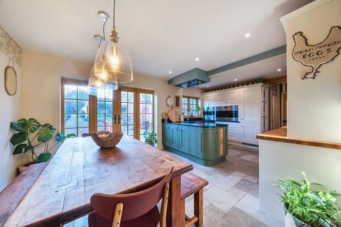 4 bedroom cottage for sale, High Street, Waltham On The Wolds