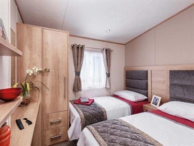 190256 4745 Bed2.jpg