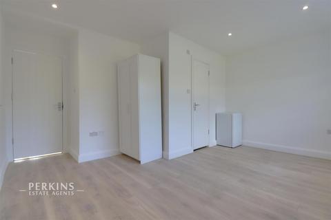 undefined, Perivale, UB6