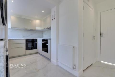 undefined, Perivale, UB6