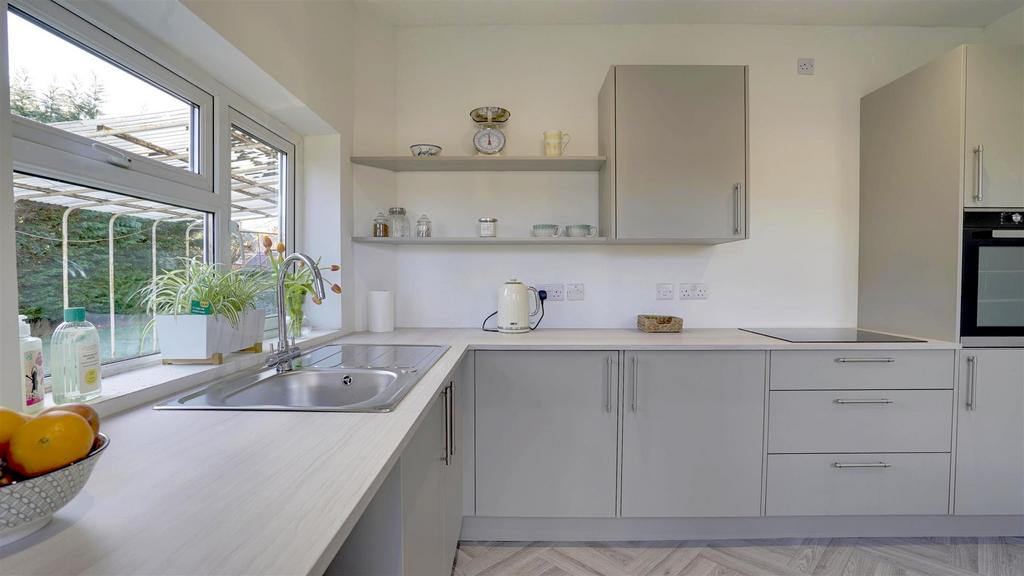 Kitchen 2.jpg