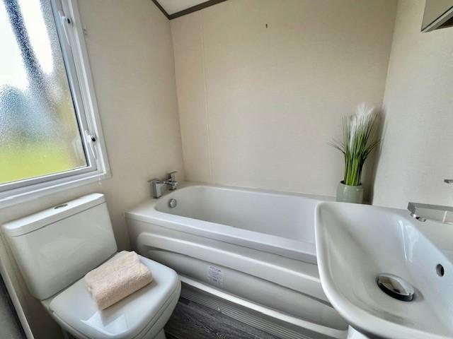 Zzce36swdbq7kgmtdbpvfs Bath.jpg