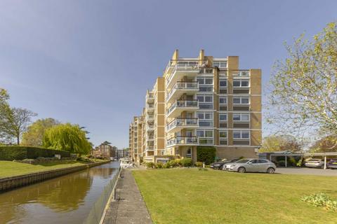 3 bedroom flat to rent, Thamespoint, Teddington TW11