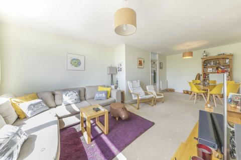 3 bedroom flat to rent, Thamespoint, Teddington TW11