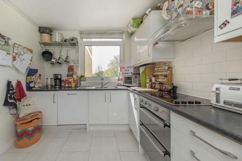 3 bedroom flat to rent, Thamespoint, Teddington TW11