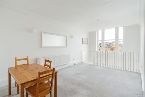 2 bedroom flat to rent, Warrington Crescent