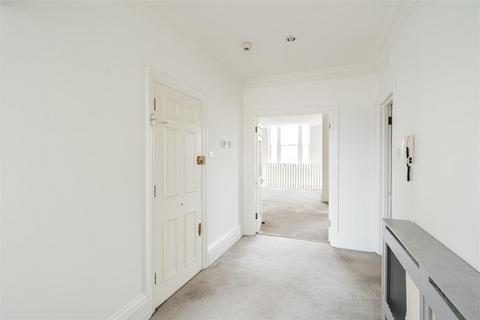 2 bedroom flat to rent, Warrington Crescent
