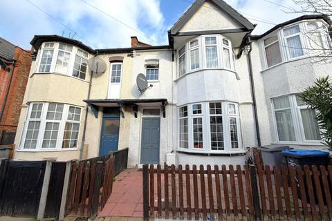 4 bedroom terraced house to rent, Rosebank Avenue, Wembley HA0