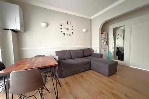 4 bedroom terraced house to rent, Rosebank Avenue, Wembley HA0