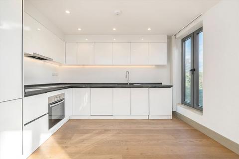 2 bedroom semi-detached house to rent, Stile Hall Parade, London W4