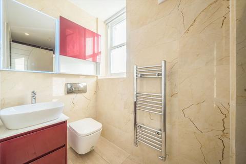 2 bedroom semi-detached house to rent, Stile Hall Parade, London W4