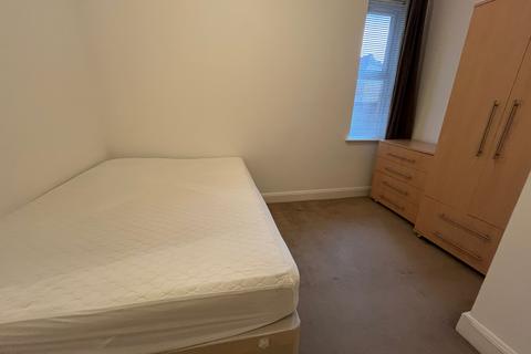 3 bedroom flat to rent, Flat 1, 18 Lynton Road, W3 9HP