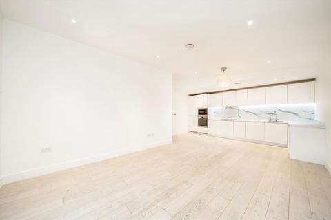 3 bedroom flat to rent, Frazer Nash Close, Isleworth TW7