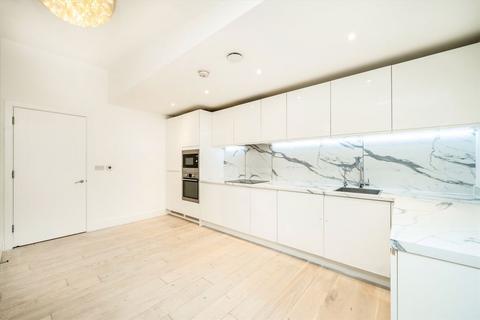 3 bedroom flat to rent, Frazer Nash Close, Isleworth TW7