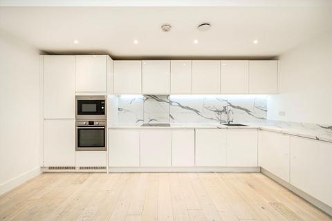 3 bedroom flat to rent, Frazer Nash Close, Isleworth TW7