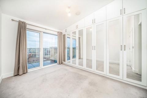 3 bedroom flat to rent, Frazer Nash Close, Isleworth TW7