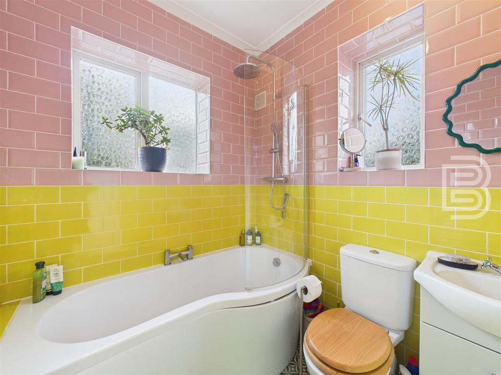 CAM05587 G0-PR0083-STILL023.jpg