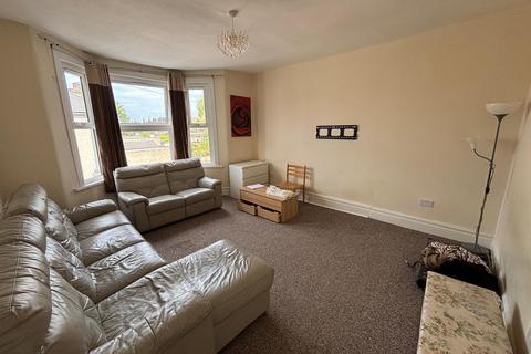 2 bedroom flat to rent, Wellesley Road, Ilford, Essex, IG1
