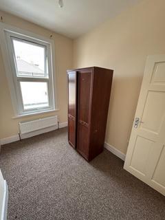 2 bedroom flat to rent, Wellesley Road, Ilford, Essex, IG1