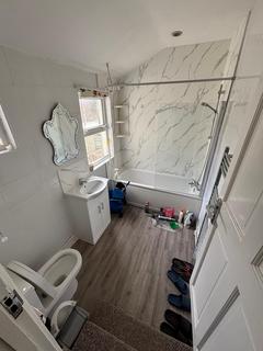 2 bedroom flat to rent, Wellesley Road, Ilford, Essex, IG1