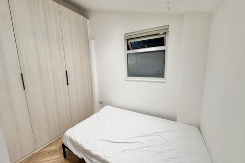 undefined, Warwick Avenue, Edgware HA8