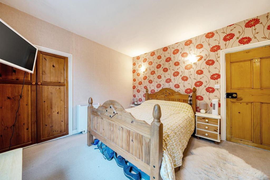 Bed 1.jpg