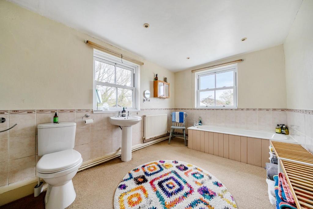 Bathroom.jpg