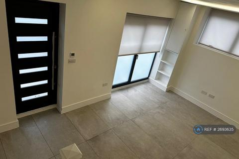 2 bedroom end of terrace house to rent, Mattison Road, London, N4