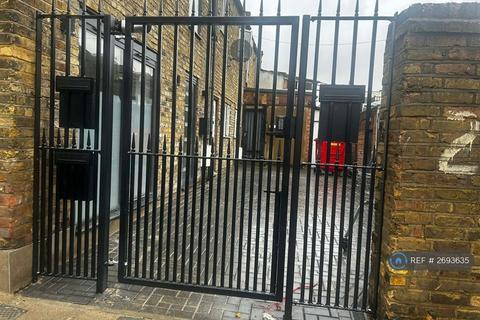 2 bedroom end of terrace house to rent, Mattison Road, London, N4