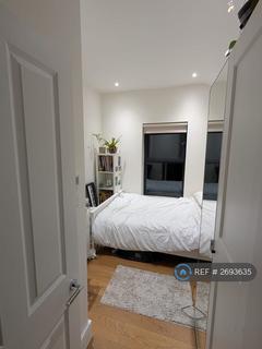 2 bedroom end of terrace house to rent, Mattison Road, London, N4