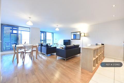 2 bedroom flat to rent, Star Wharf, London, NW1