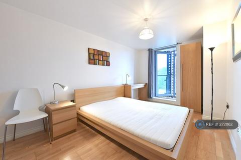2 bedroom flat to rent, Star Wharf, London, NW1