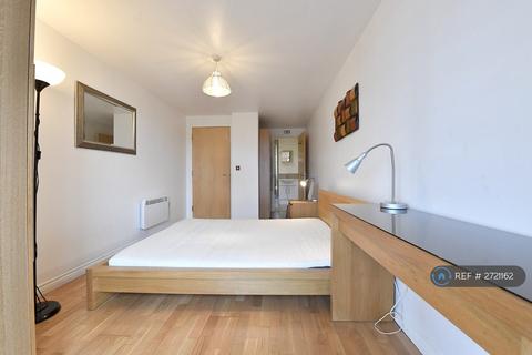 2 bedroom flat to rent, Star Wharf, London, NW1
