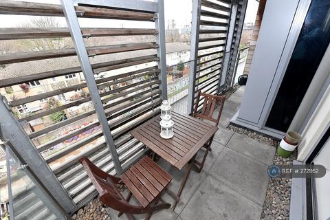 2 bedroom flat to rent, Star Wharf, London, NW1