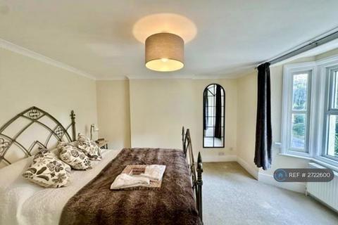 2 bedroom flat to rent, High House, Battle, TN33