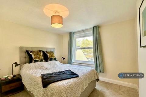 2 bedroom flat to rent, High House, Battle, TN33