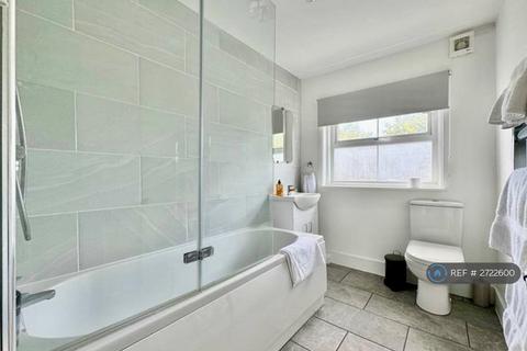 2 bedroom flat to rent, High House, Battle, TN33