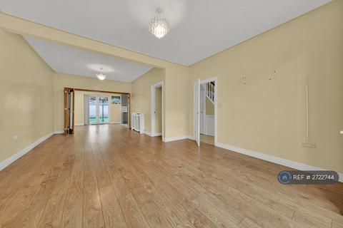 3 bedroom terraced house to rent, St. Edmunds Road, Ilford, IG1