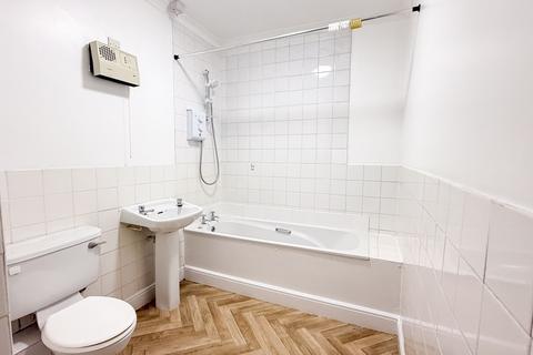 1 bedroom flat to rent, Wraysbury, Berkshire