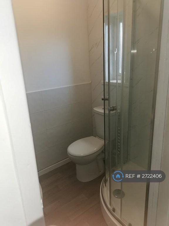 Separate Bathroom & Shower