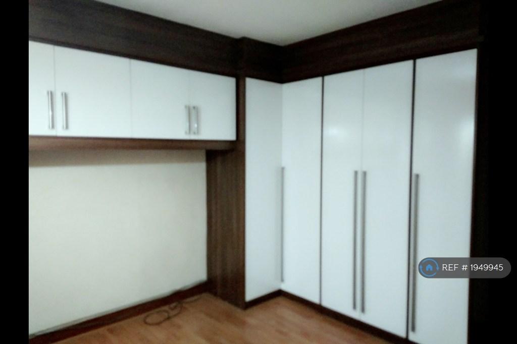 Main Bedroom With Inbuilt  Wardrobe