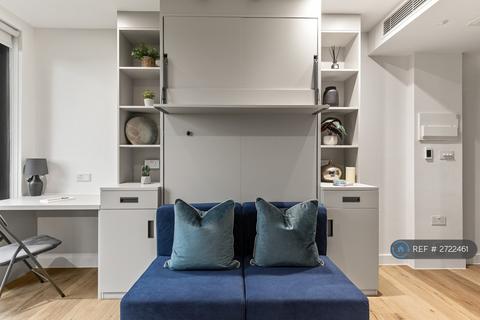 Studio to rent, Hanger Lane, London, W5