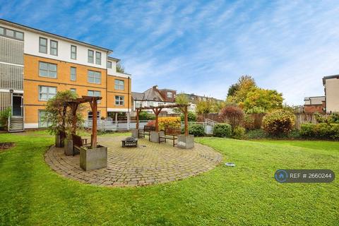undefined, Kings Avenue, London, SW4